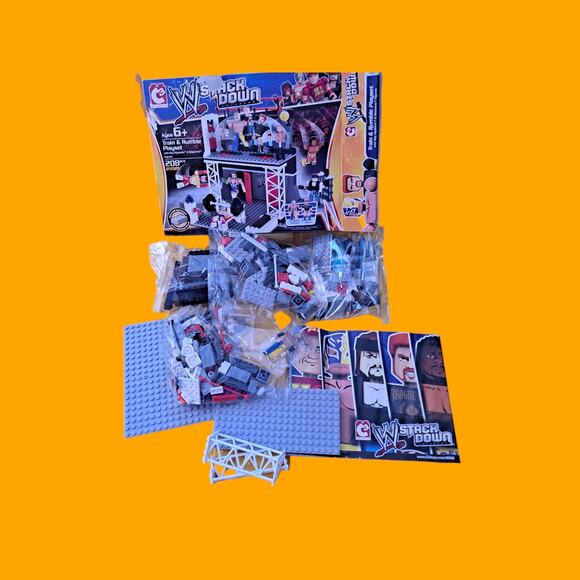 New WWE Stack Down Crush Train Rumble Set 208 Pcs - Picture 3 of 5